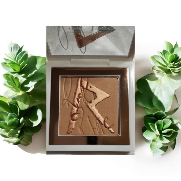 🎉🎉HOST PICK🎉🎉NIB RIRI Hearts MAC Bronzing Powder Holiday - Picture 3 of 6